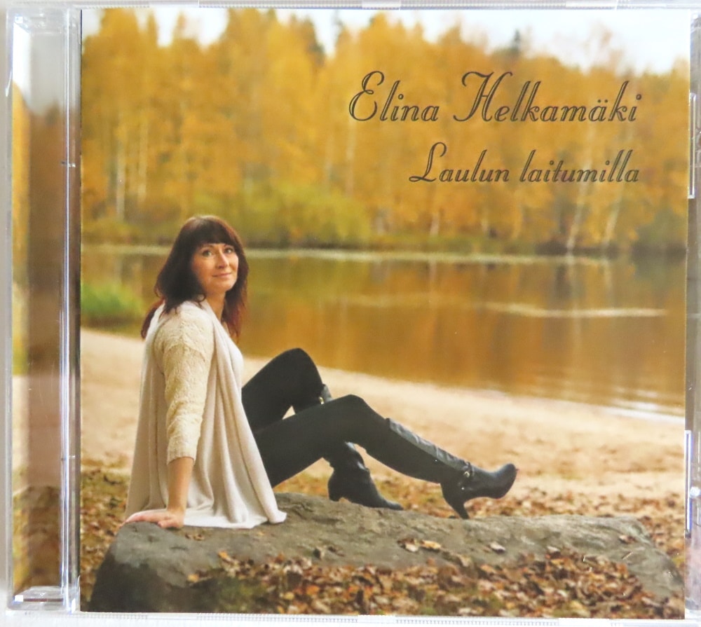 Elina Helkamäki - Laulun laitamilla